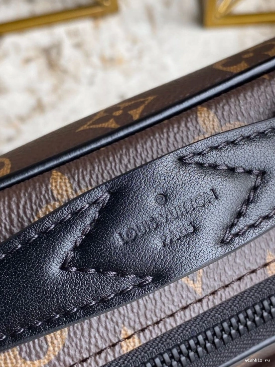 WIS LOUIS VUITTON S LOCK MESSENGER 0721